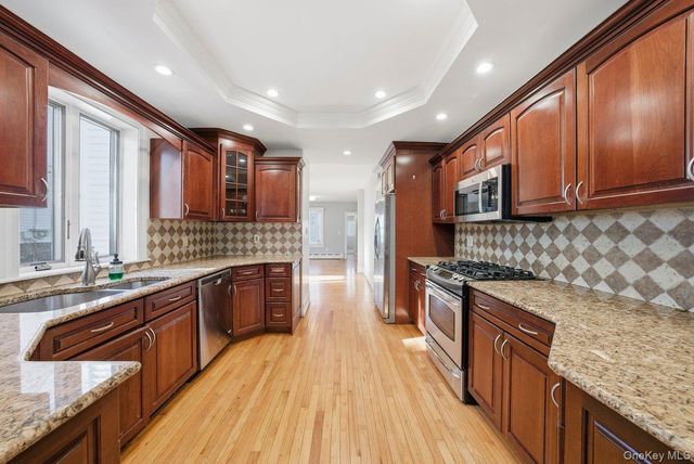 28 Crescent Place, Yonkers, NY 10704