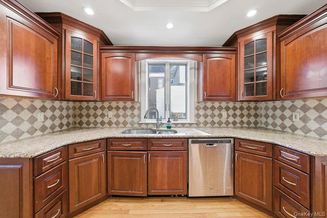 28 Crescent Place, Yonkers, NY 10704