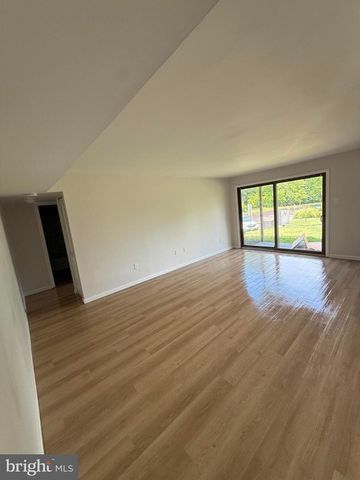505 MEADOW WOODS LN, Lawrence Twp, NJ 08648