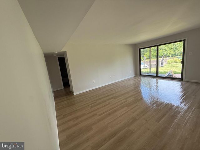 505 MEADOW WOODS LN, Lawrence Twp, NJ 08648