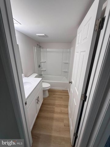 505 MEADOW WOODS LN, Lawrence Twp, NJ 08648