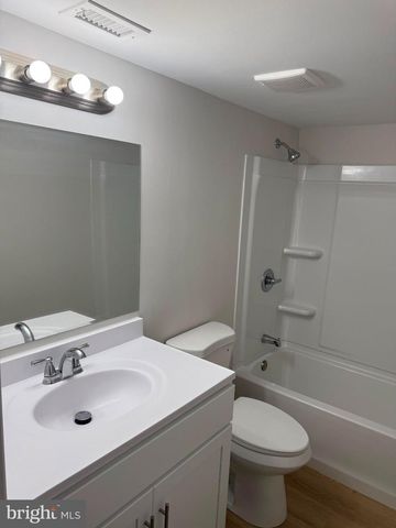 505 MEADOW WOODS LN, Lawrence Twp, NJ 08648
