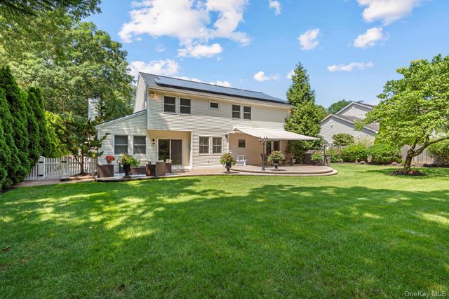 35 Pine Ridge Drive, Smithtown, NY 11787