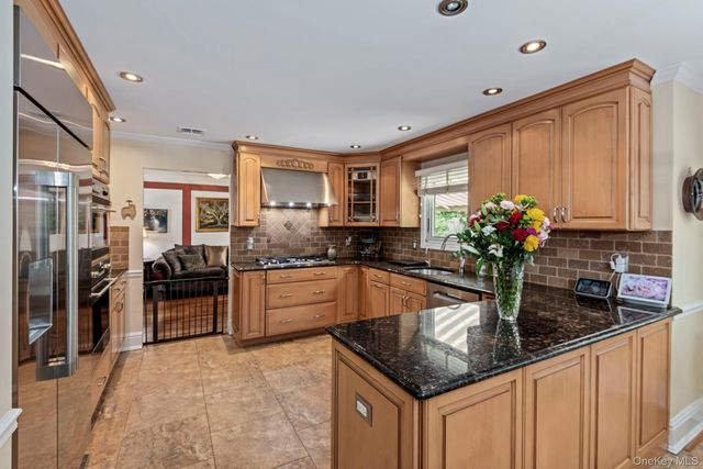 35 Pine Ridge Drive, Smithtown, NY 11787