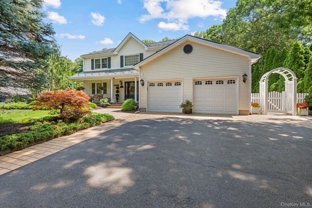35 Pine Ridge Drive, Smithtown, NY 11787