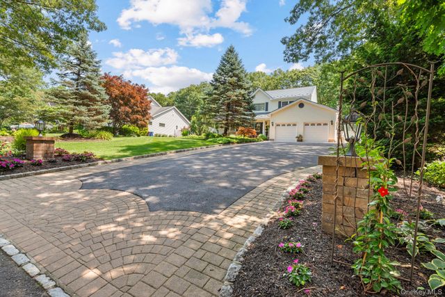 35 Pine Ridge Drive, Smithtown, NY 11787