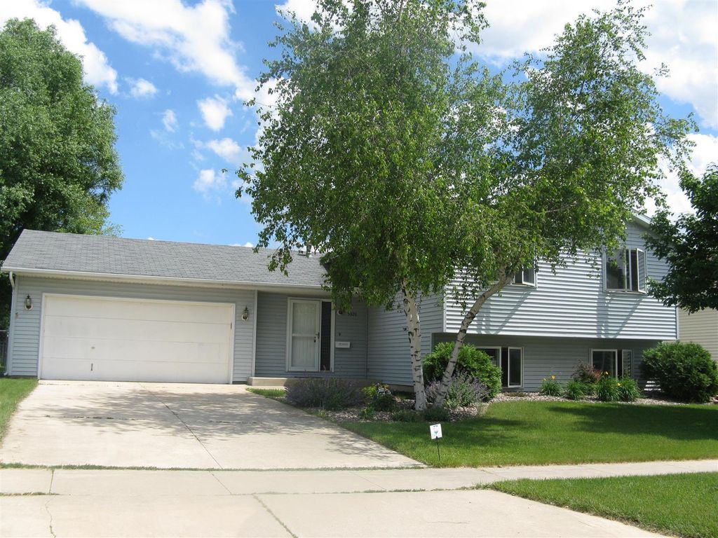 5928 44th Avenue NW, Rochester, MN 55901