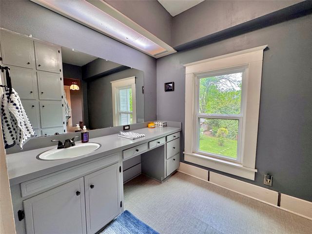 900 Park Drive, Hillsboro, TX 76645