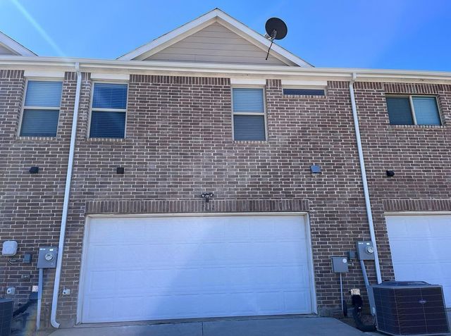 2212 Greystone Drive, Denton, TX 76207