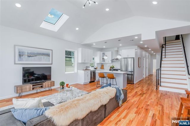 85 Myrtle Avenue, Jersey City, NJ 07305