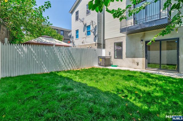 85 Myrtle Avenue, Jersey City, NJ 07305