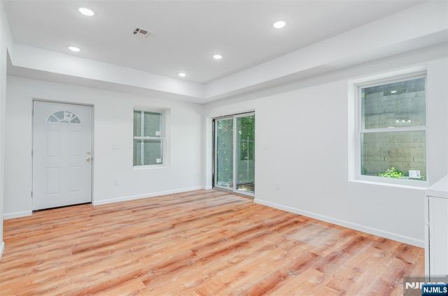 85 Myrtle Avenue, Jersey City, NJ 07305