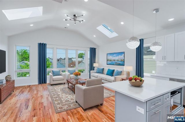 85 Myrtle Avenue, Jersey City, NJ 07305