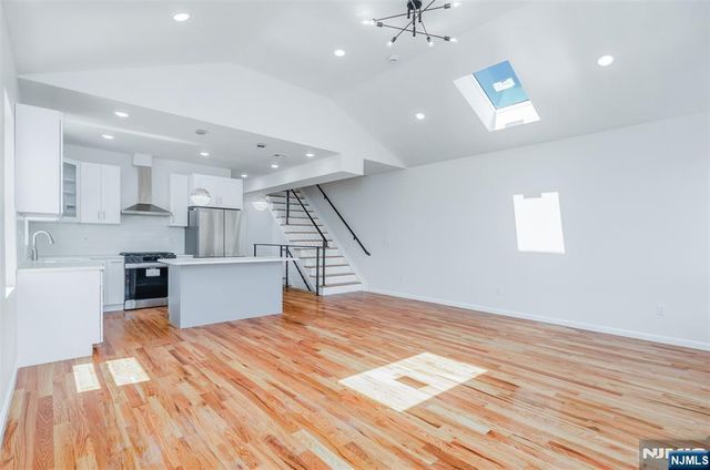 85 Myrtle Avenue, Jersey City, NJ 07305