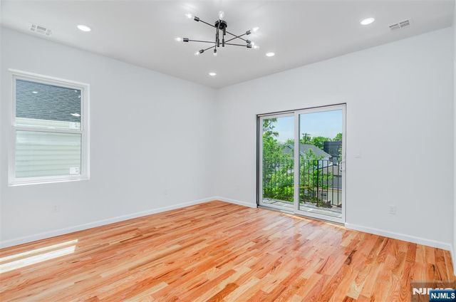 85 Myrtle Avenue, Jersey City, NJ 07305