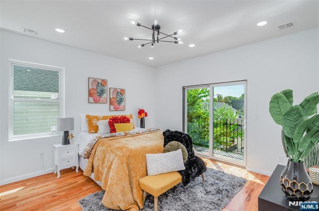 85 Myrtle Avenue, Jersey City, NJ 07305