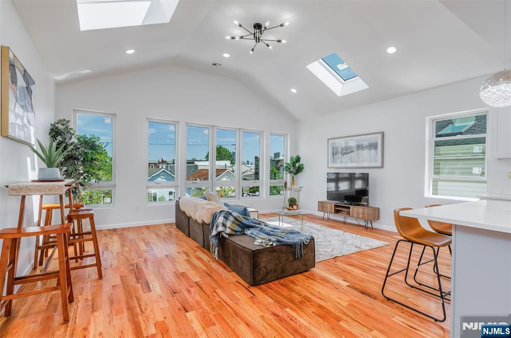 85 Myrtle Avenue, Jersey City, NJ 07305