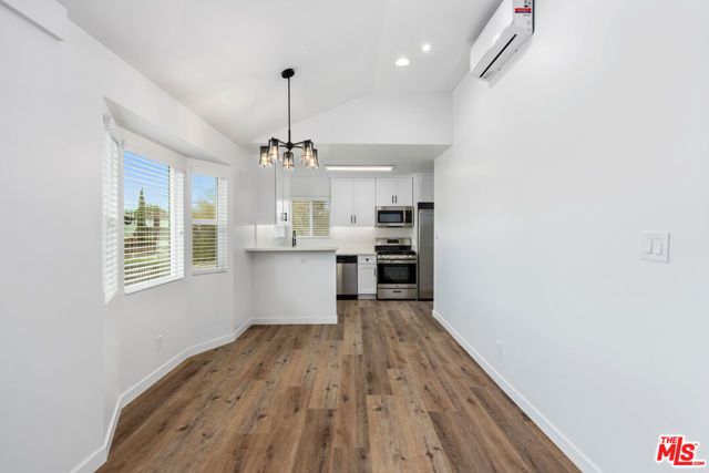 1800 S Dunsmuir Avenue, Los Angeles, CA 90019