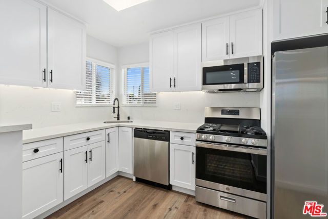 1800 S Dunsmuir Avenue, Los Angeles, CA 90019