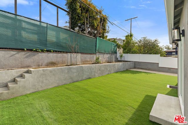 1800 S Dunsmuir Avenue, Los Angeles, CA 90019