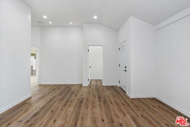 1800 S Dunsmuir Avenue, Los Angeles, CA 90019