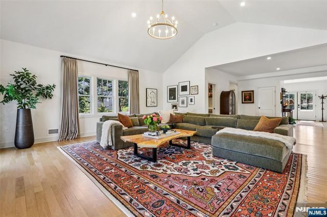 46 S Murray Avenue, Ridgewood, NJ 07450