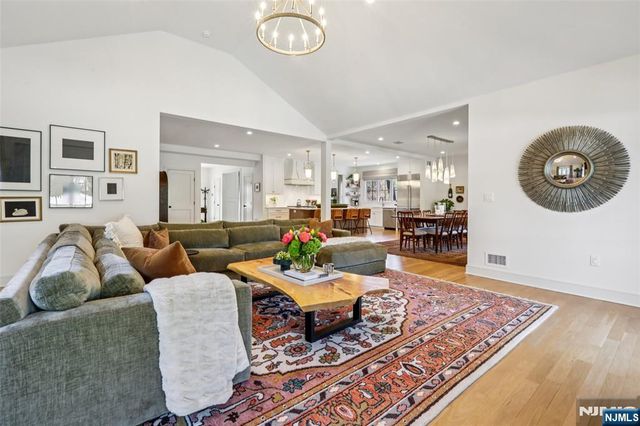 46 S Murray Avenue, Ridgewood, NJ 07450