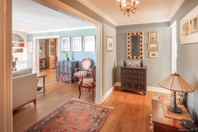 17 Beechtree Lane 2E, Bronxville, NY 10708
