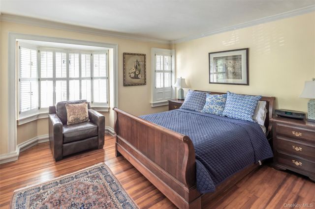 17 Beechtree Lane 2E, Bronxville, NY 10708
