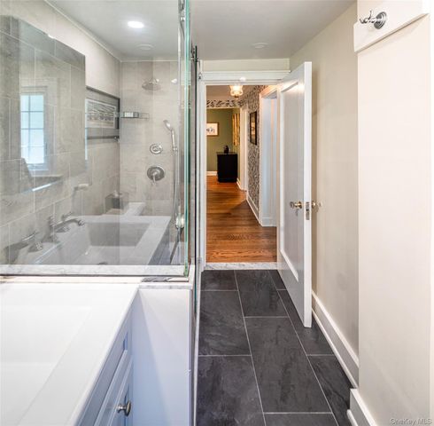 17 Beechtree Lane 2E, Bronxville, NY 10708