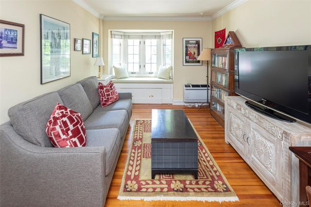 17 Beechtree Lane 2E, Bronxville, NY 10708