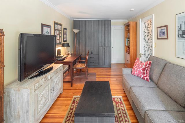 17 Beechtree Lane 2E, Bronxville, NY 10708
