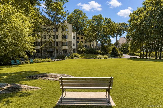 17 Beechtree Lane 2E, Bronxville, NY 10708