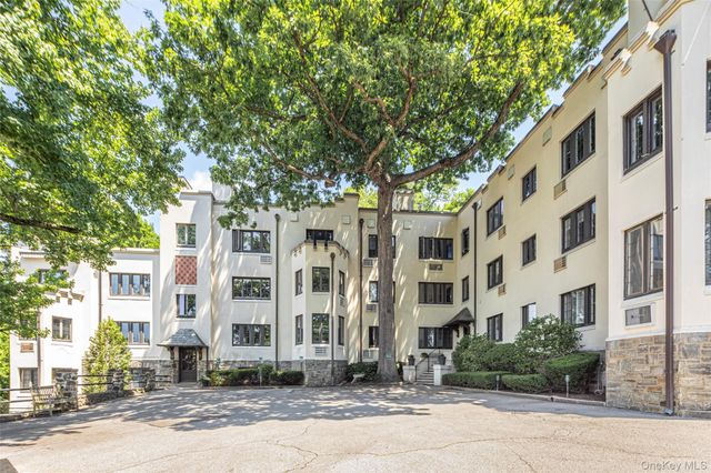 17 Beechtree Lane 2E, Bronxville, NY 10708