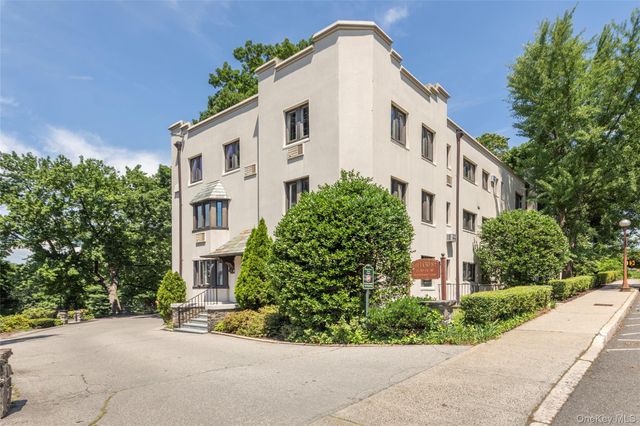 17 Beechtree Lane 2E, Bronxville, NY 10708