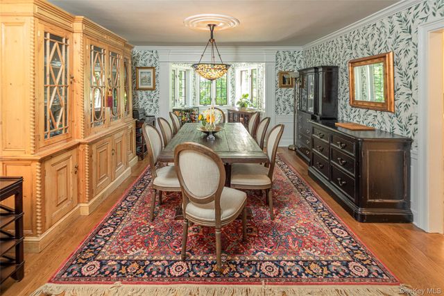 17 Beechtree Lane 2E, Bronxville, NY 10708