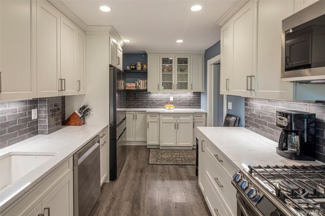 17 Beechtree Lane 2E, Bronxville, NY 10708