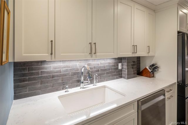 17 Beechtree Lane 2E, Bronxville, NY 10708