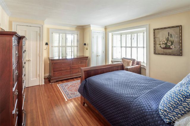 17 Beechtree Lane 2E, Bronxville, NY 10708
