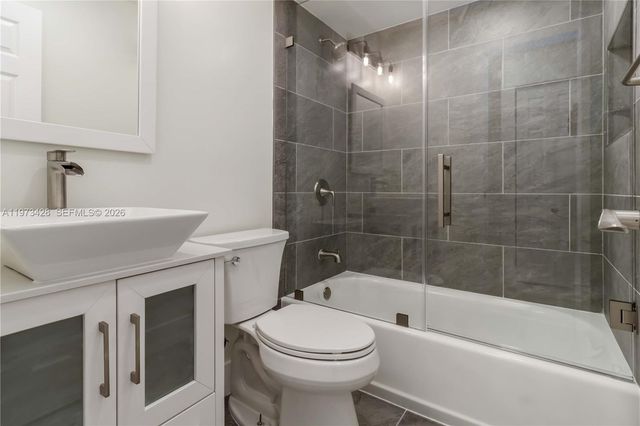 1411 Cottonwood Cir, Weston, FL 33326