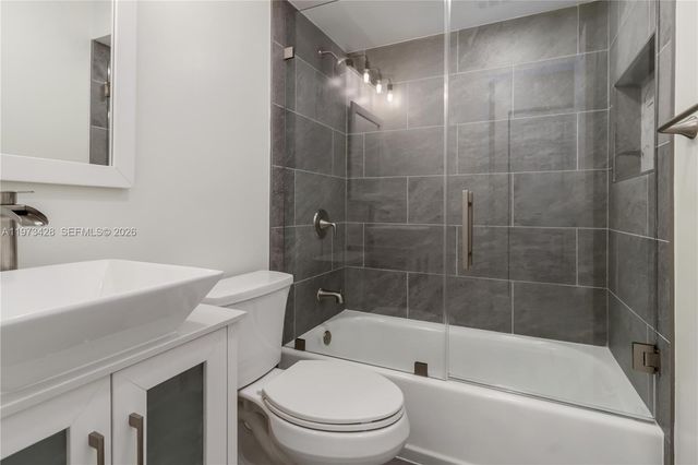 1411 Cottonwood Cir, Weston, FL 33326