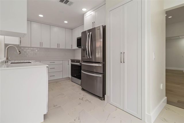 1411 Cottonwood Cir, Weston, FL 33326