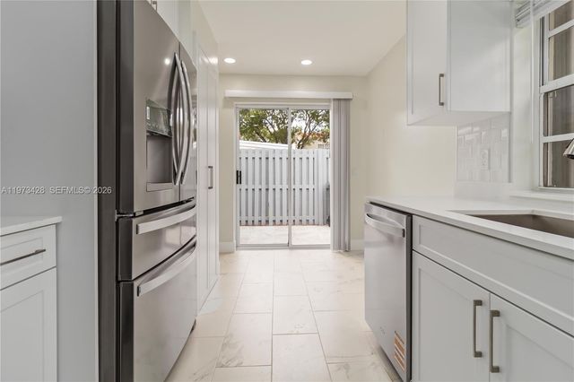 1411 Cottonwood Cir, Weston, FL 33326