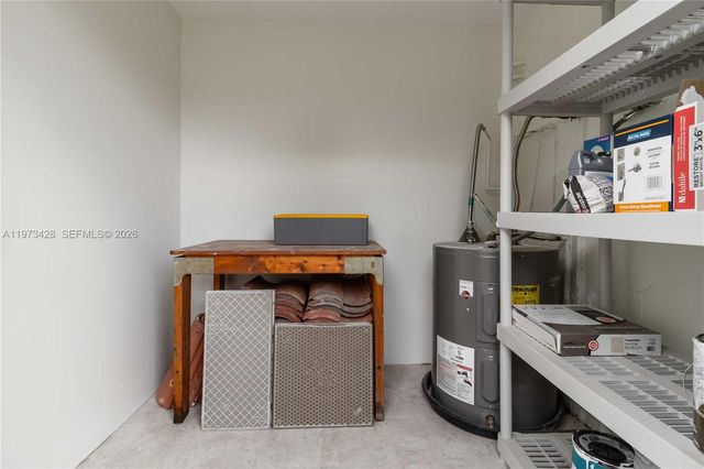 1411 Cottonwood Cir, Weston, FL 33326