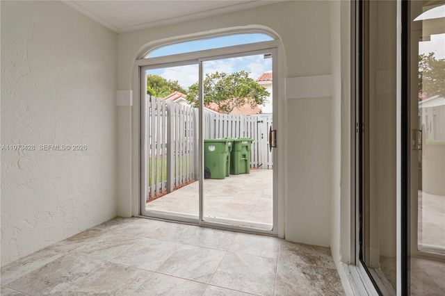 1411 Cottonwood Cir, Weston, FL 33326