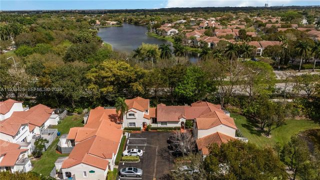 1411 Cottonwood Cir, Weston, FL 33326