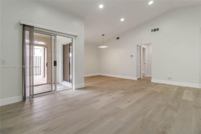 1411 Cottonwood Cir, Weston, FL 33326