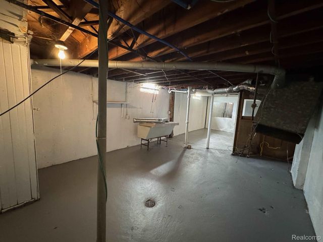 19961 Greenfield Road, Detroit, MI 48235