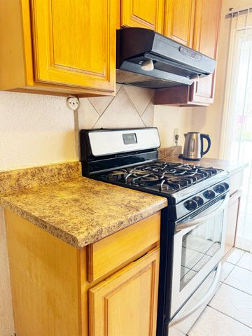 226 7th St, Los Banos, CA 92625