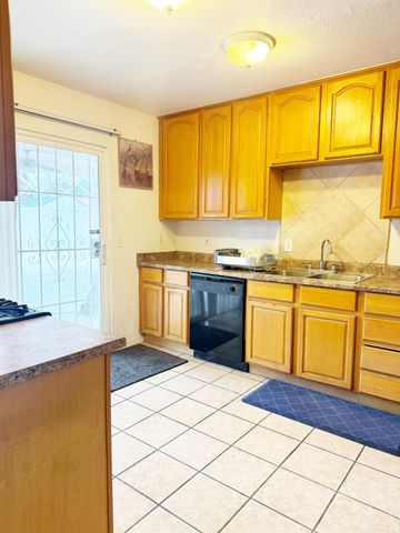 226 7th St, Los Banos, CA 92625